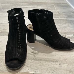 American Rag Arachasity black mesh zip up booties, 8.5, peep toe and heel, 3”